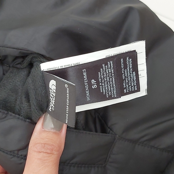 The North face mossbud insulated reversible vest. - Picture 3 of 5